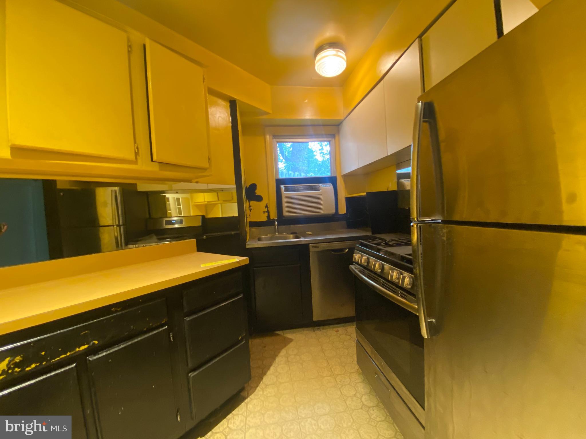 2500 Q Street Northwest, Unit 106 Washington, DC 20007 - Photo 4 of 12 Kitchen