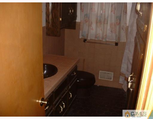 131 East Hill Road Colonia, NJ 07067 - Photo 8 of 8