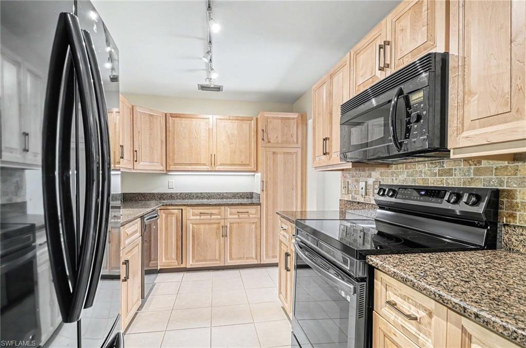 1325 Solana Road, Unit K3 Naples, FL 34103 - Photo 11 of 36