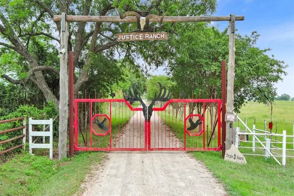 $1,899,900 | 541 Lcr 131, Mount Calm, TX 76673