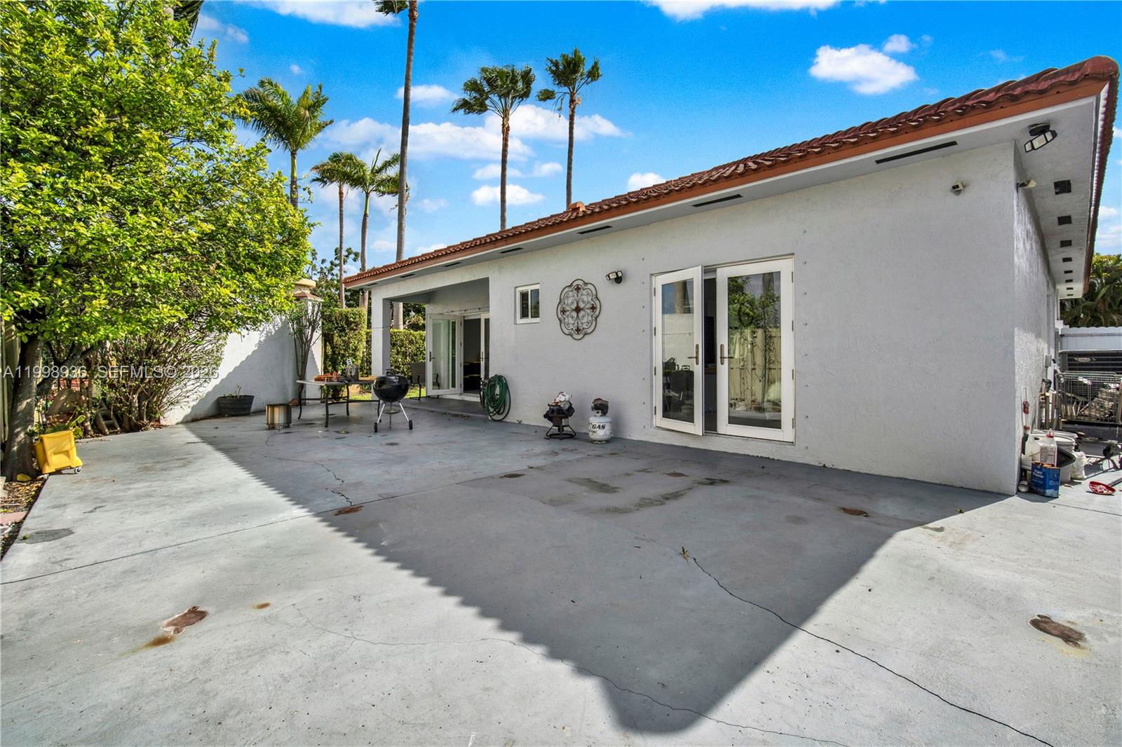 5510 Southwest 161st Place Miami, FL 33185 - Photo 26 of 28 a view of a house with backyard and sitting area
