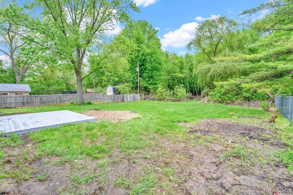 1859 Henbert Road West Bloomfield, MI 48324 - Photo 28 of 29