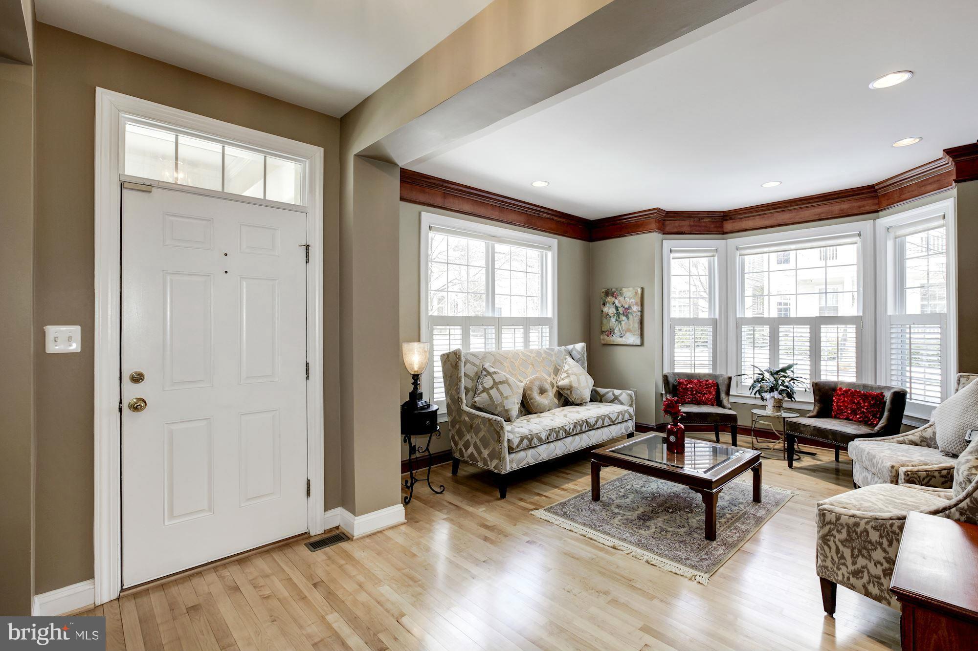 9779 Maple Trace Circle Fairfax, VA 22032 - Photo 2 of 30 Living Room