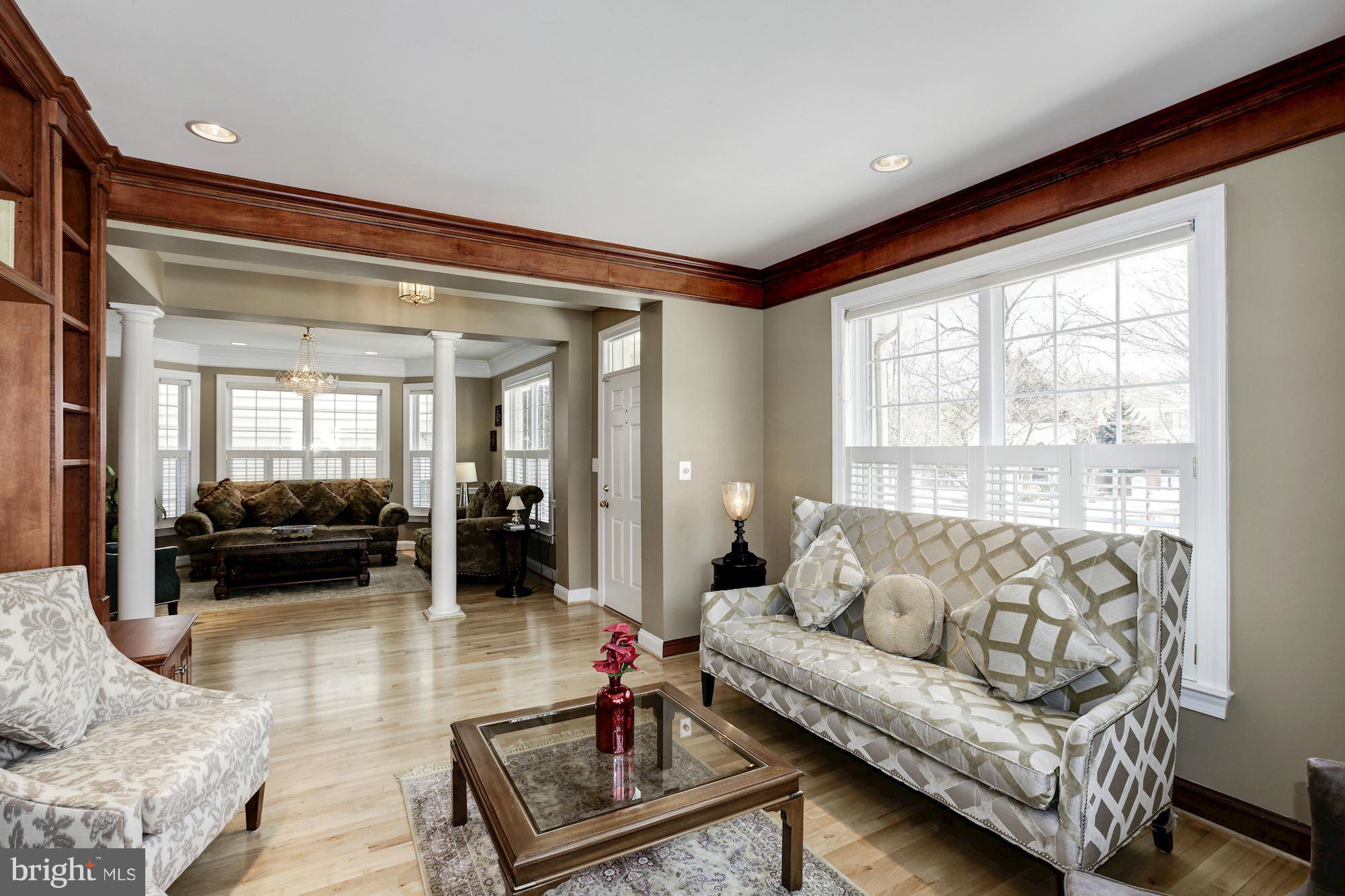 9779 Maple Trace Circle Fairfax, VA 22032 - Photo 3 of 30 Living Room