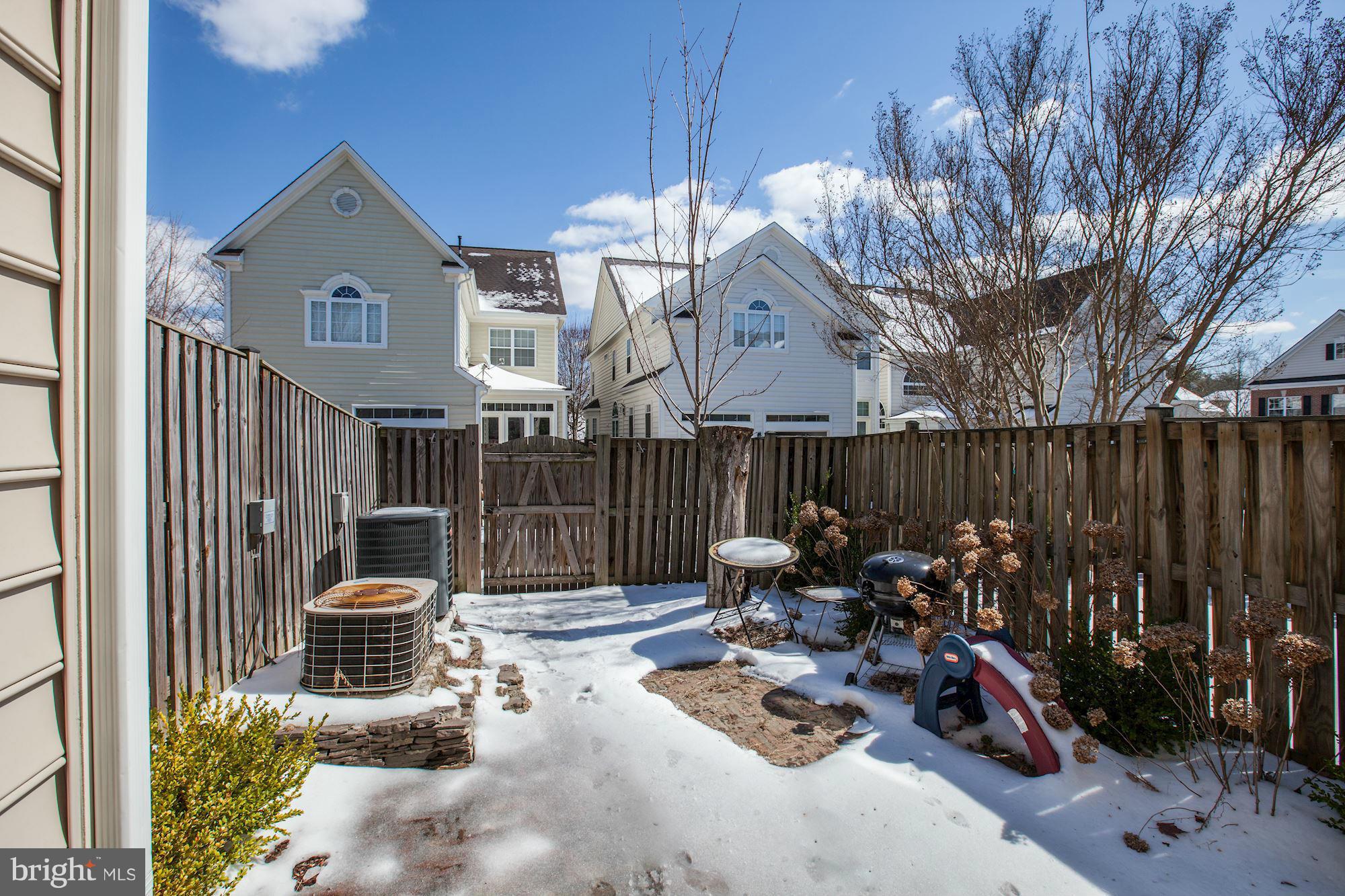 9779 Maple Trace Circle Fairfax, VA 22032 - Photo 29 of 30 Exterior (Rear)
