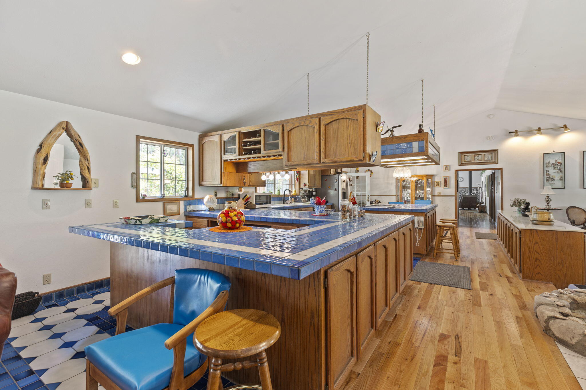 400 Latigo Ranch Road Williams, OR 97544 - Photo 18 of 90 Wet Bar