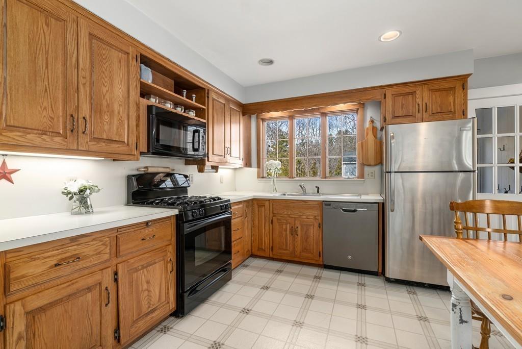 25 Old Road Weston, MA 02493 - Photo 6 of 27