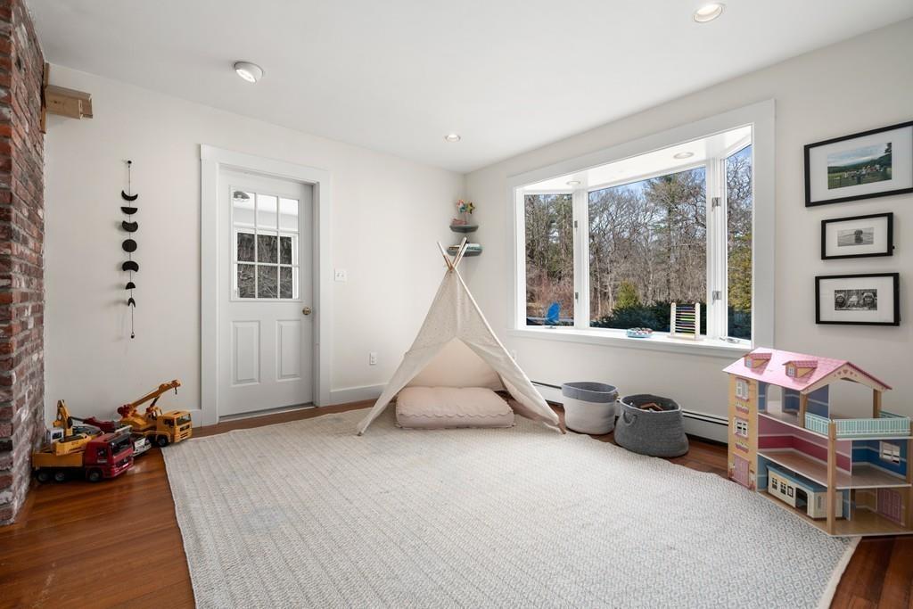 25 Old Road Weston, MA 02493 - Photo 8 of 27