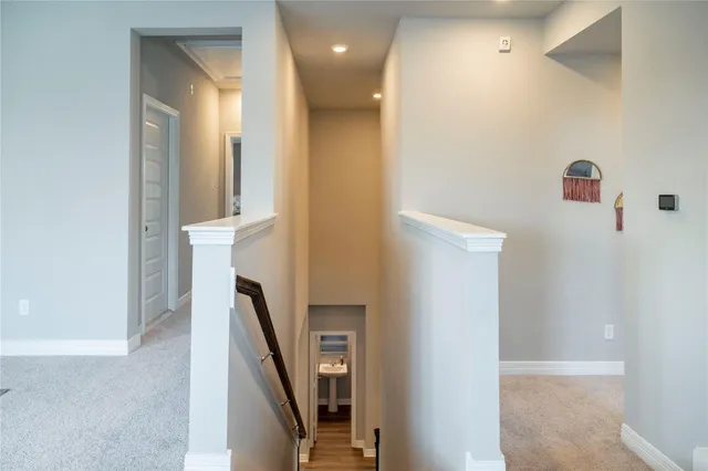 a view of entryway with furniture