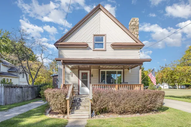 $179,500 | 218 Jackson Street, Mendon, MI 49072