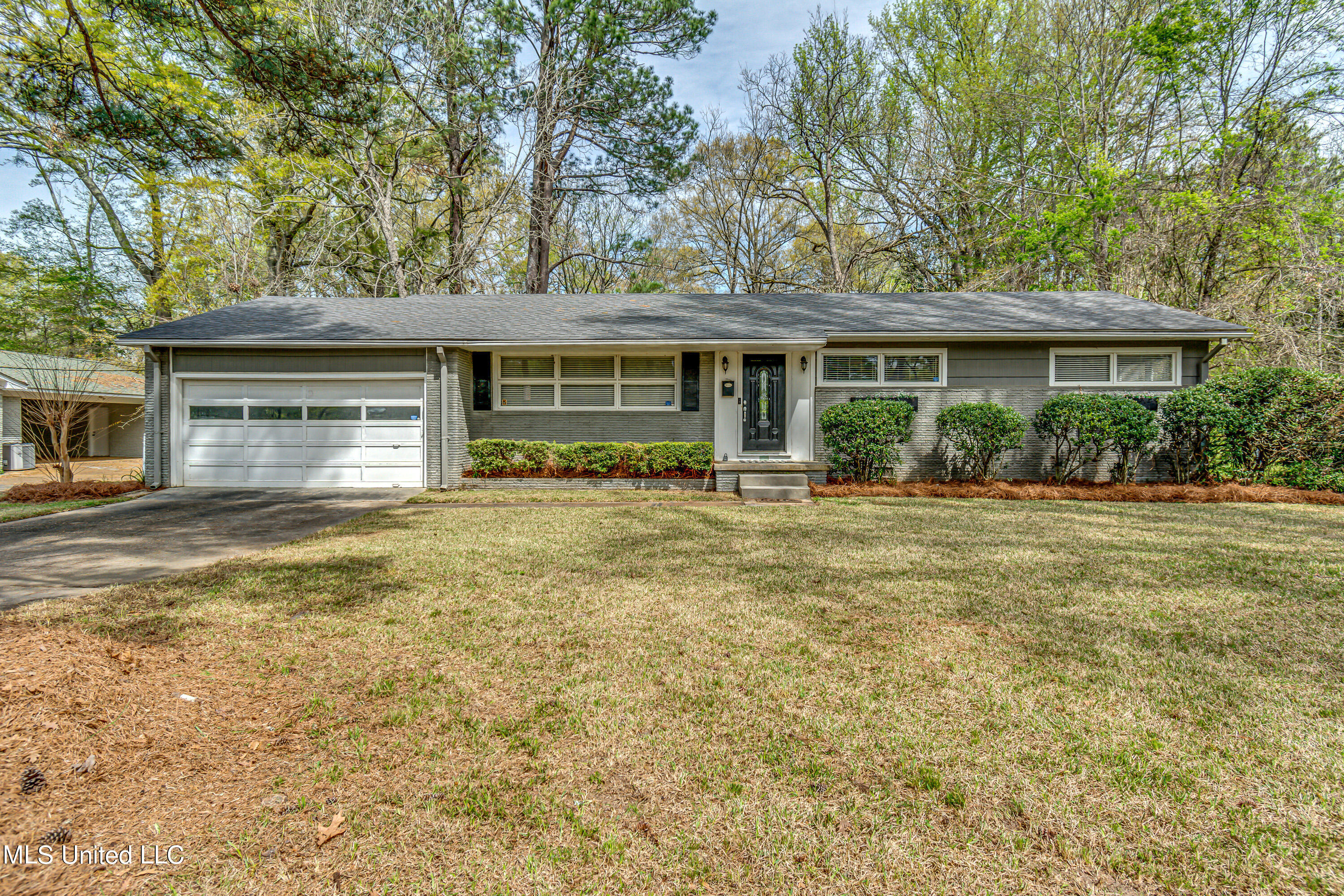 726 Brookwood Road Jackson, MS 39206 - Photo 1 of 45 Front view