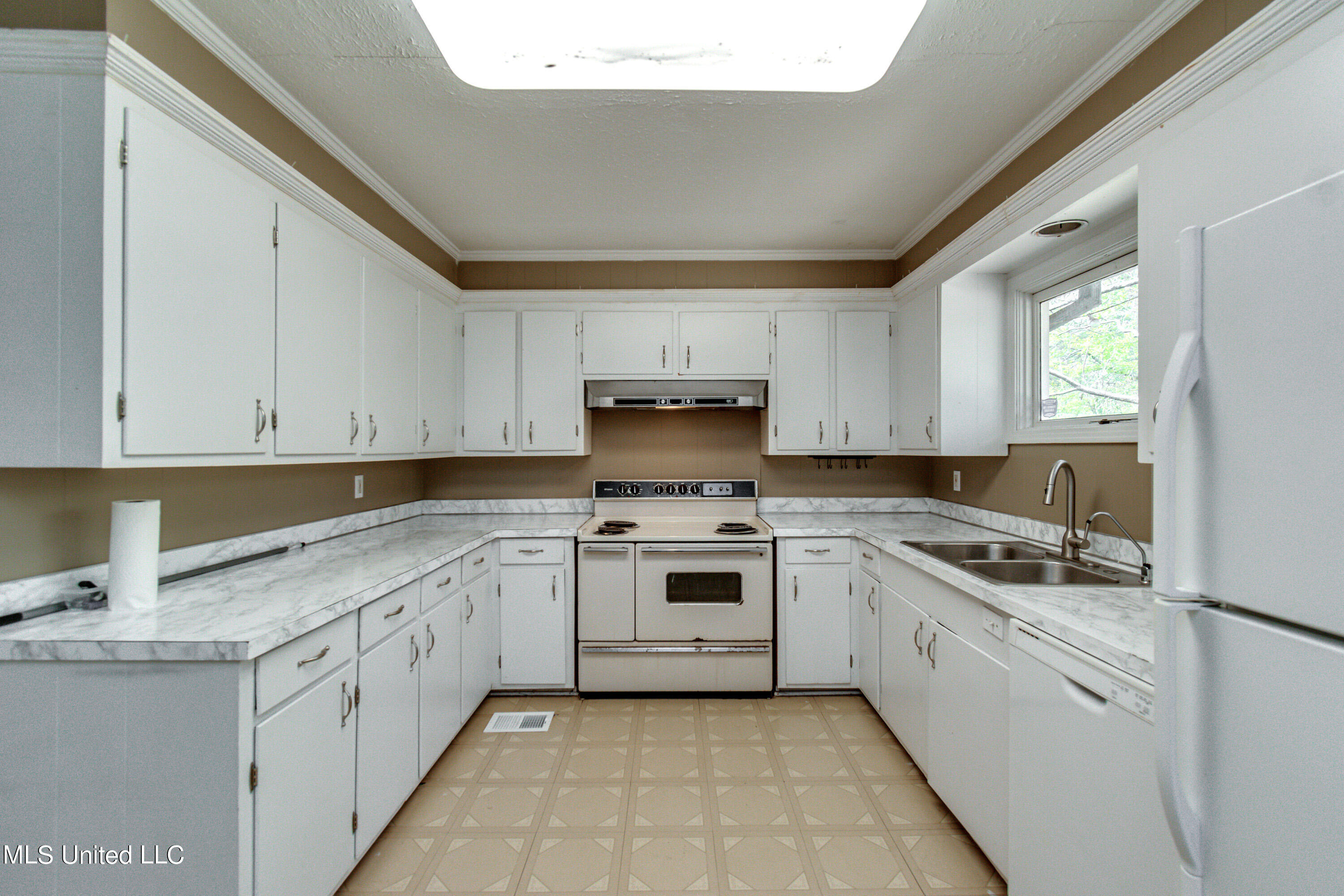 726 Brookwood Road Jackson, MS 39206 - Photo 14 of 45 726 Brookwood-35
