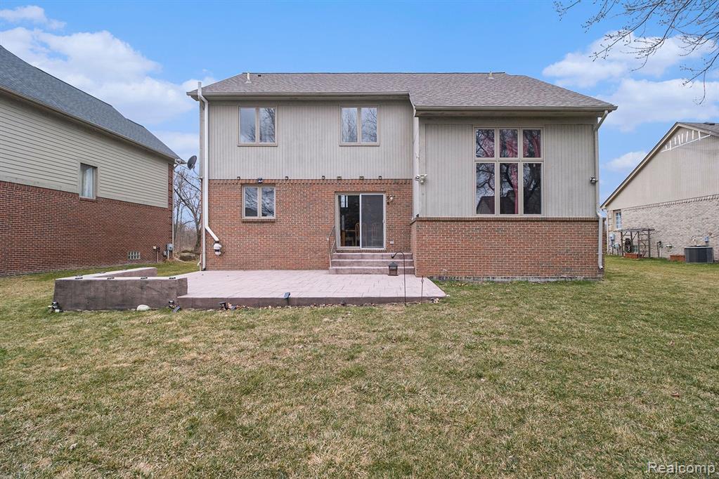2005 Roundtree Rochester Hills, MI 48307 - Photo 28 of 31