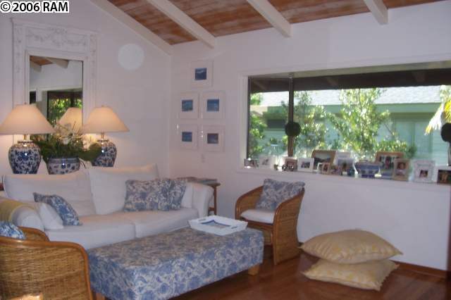 101 Hui Rd F, Unit F KIPA VILLAGE B2 Lahaina, HI 96761 - Photo 1 of 10 a living room with furniture and a large window