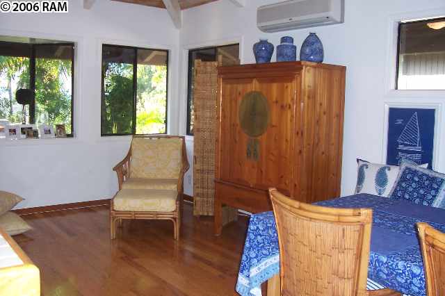 101 Hui Rd F, Unit F KIPA VILLAGE B2 Lahaina, HI 96761 - Photo 2 of 10 a living room with furniture and a window