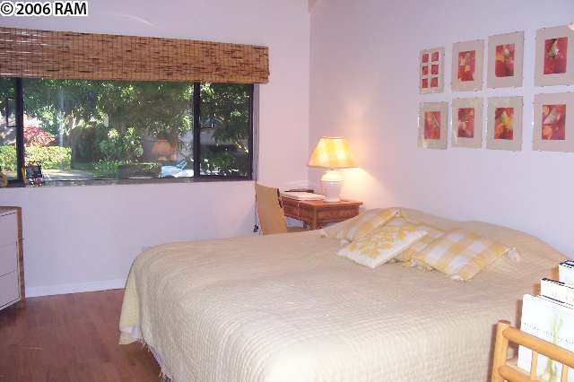 101 Hui Rd F, Unit F KIPA VILLAGE B2 Lahaina, HI 96761 - Photo 6 of 10 a bed sitting in a bedroom next to a window