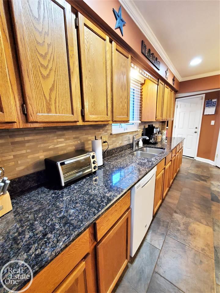 50710 Ryan Road Utica, MI 48317 - Photo 18 of 76