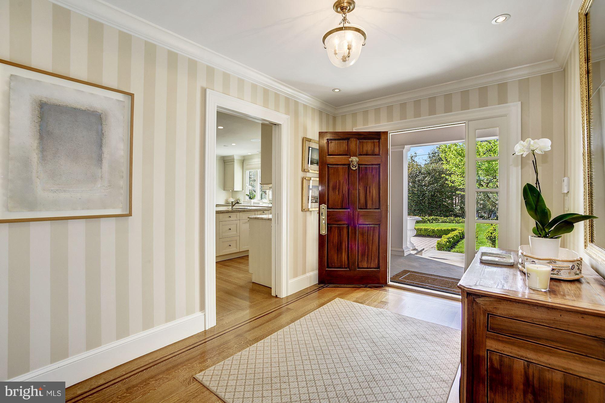 3110 Chain Bridge Road Northwest Washington, DC 20016 - Photo 4 of 30 Foyer