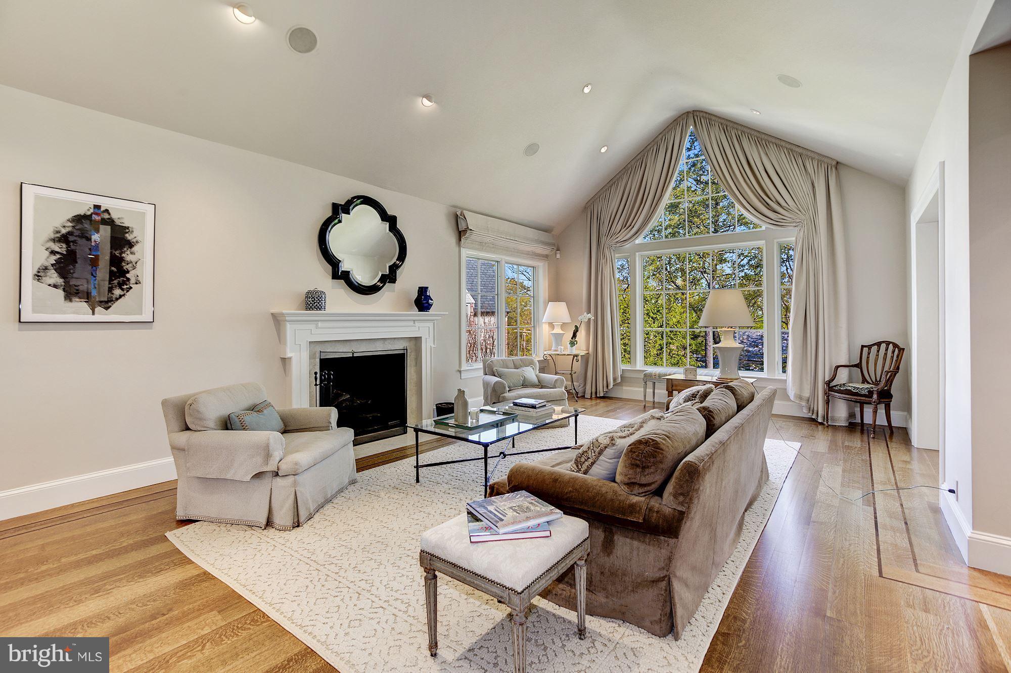 3110 Chain Bridge Road Northwest Washington, DC 20016 - Photo 6 of 30 Living Room