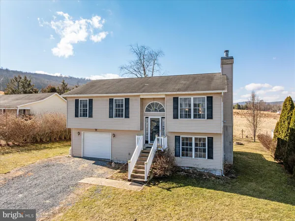 $284,900 | 125 Mulberry Lane, Wardensville, WV 26851