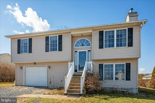 $284,900 | 125 Mulberry Lane, Wardensville, WV 26851