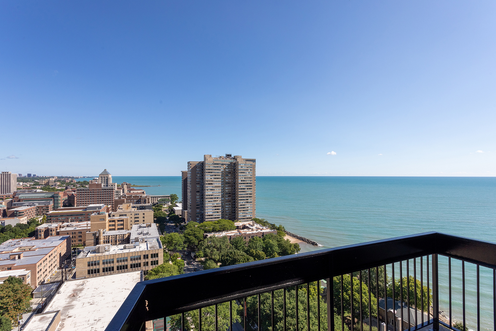 6166 North Sheridan Road, Unit 20D Chicago, IL 60660 - Photo 6 of 17 a view of city from a balcony