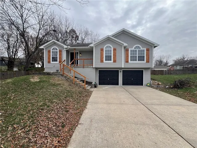 $330,000 | 4902 Northwest Nantucket Drive, Blue Springs, MO 64015