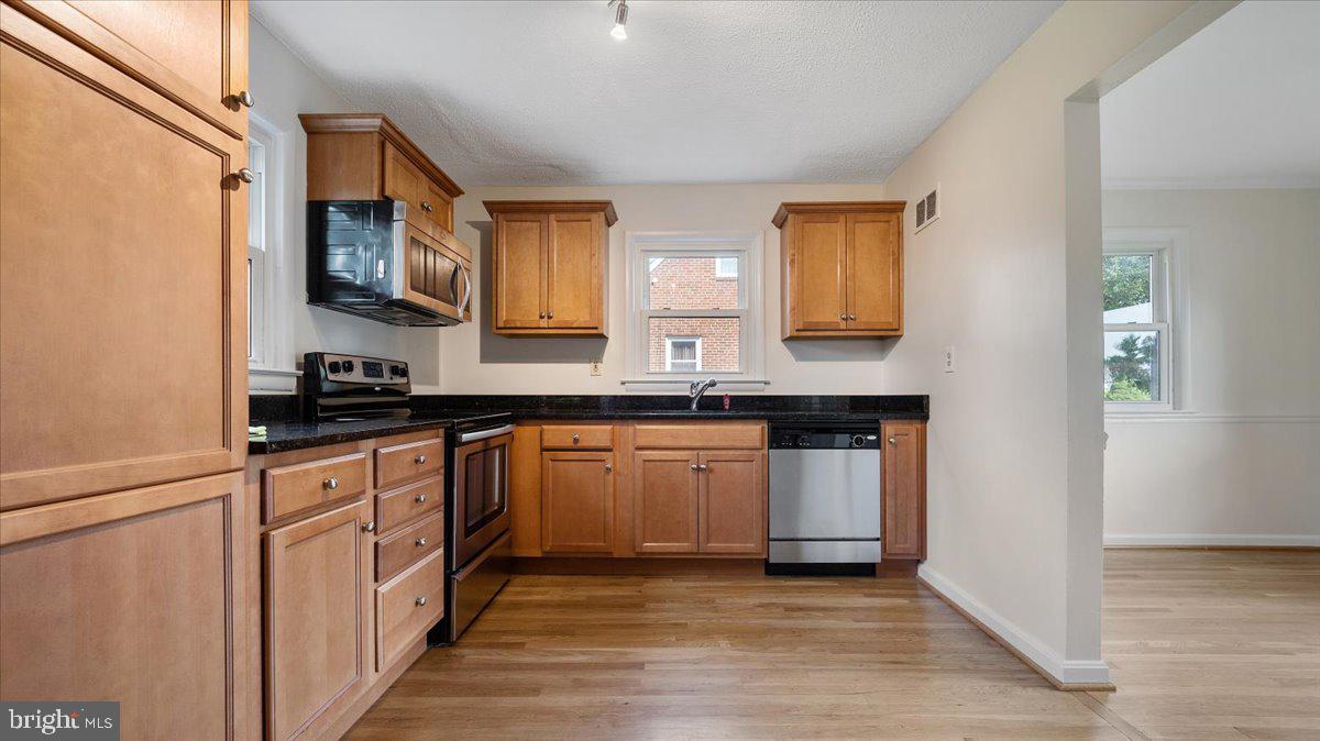 1107 Wilson Place Frederick, MD 21702 - Photo 6 of 19 Kitchen