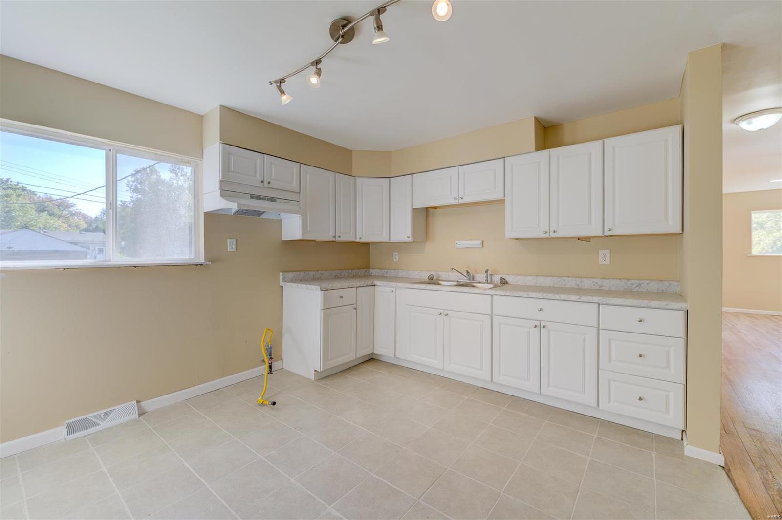 10500 Count Drive St. Louis, MO 63136 - Photo 7 of 14