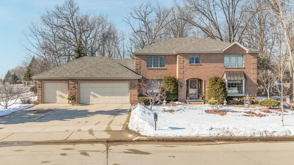 $609,000 | 600 East Woodcrest Drive, Appleton, WI 54915