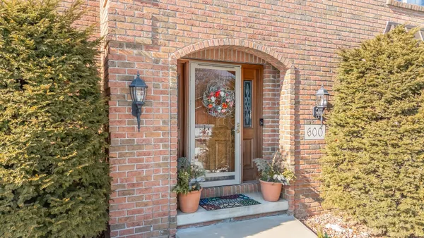 $609,000 | 600 East Woodcrest Drive, Appleton, WI 54915