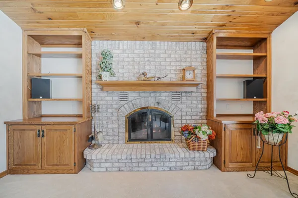 $609,000 | 600 East Woodcrest Drive, Appleton, WI 54915