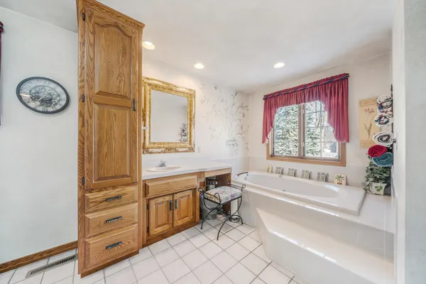 $609,000 | 600 East Woodcrest Drive, Appleton, WI 54915