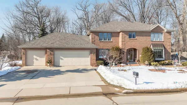 $609,000 | 600 East Woodcrest Drive, Appleton, WI 54915