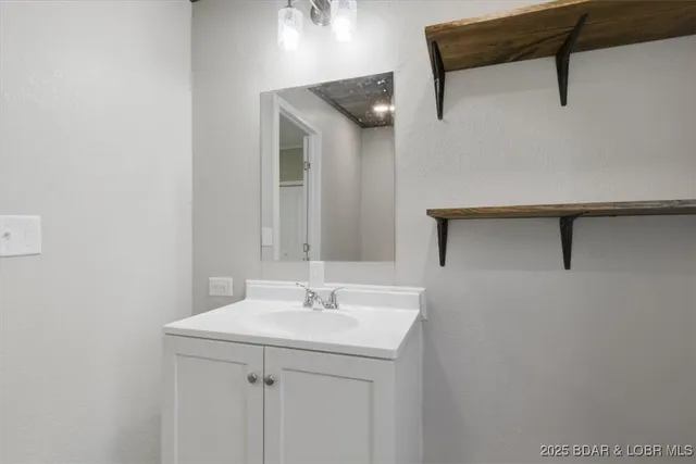 $179,000 | 412 West High Street, Eldon, MO 65026