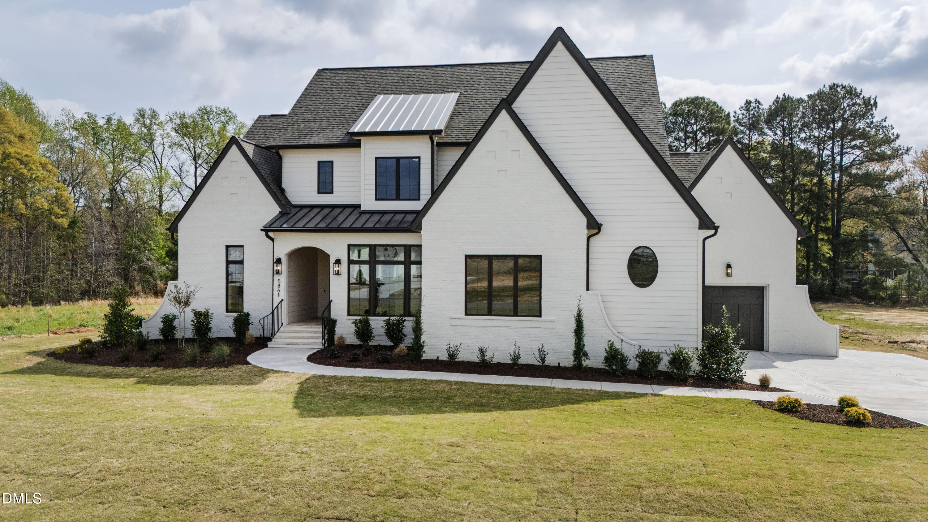 688 Lynch Road Selma, NC 27576 - Photo 4 of 71 Carriage (123)