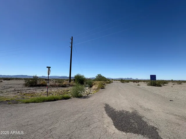 $20,000 | 56626 Roadrunner Circle, Unit LOT 3, Salome, AZ 85348