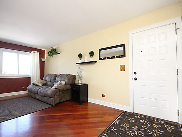 S031 Leonard Street Winfield, IL 60190 - Photo 4 of 25 a living room with furniture and window