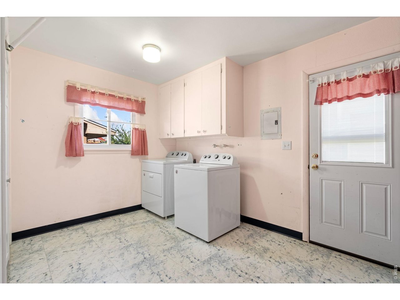 912 Rocky Road Fort Collins, CO 80521 - Photo 9 of 17 Laundry