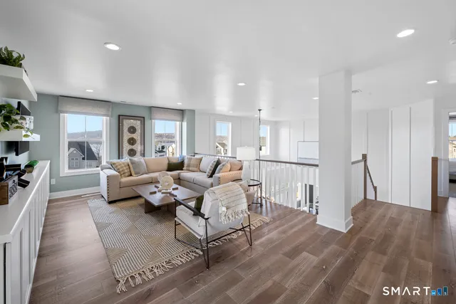 $899,000 | 1 Lockwood Drive, Unit 44, Danbury, CT 06810