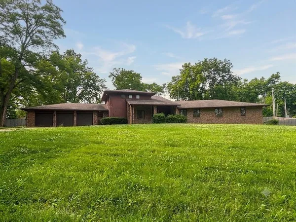 $475,000 | 1101 East 115th Street, Kansas City, MO 64131