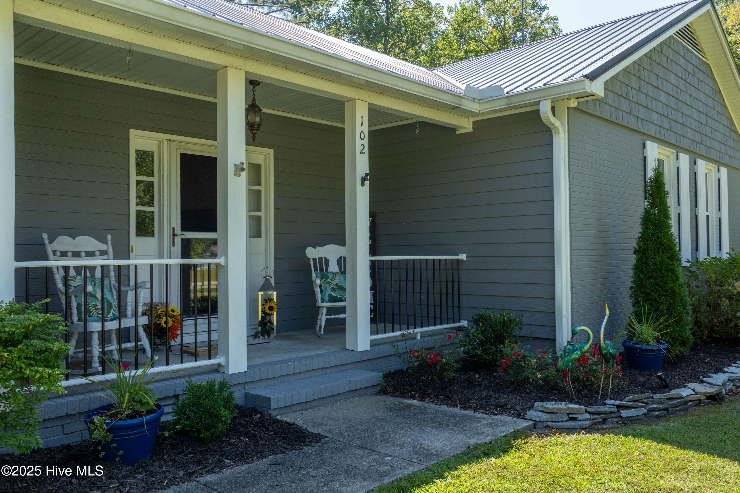 102 Ridgewood Trail New Bern, NC 28560 - Photo 4 of 66 102 Ridgewood - Exterior - Edited_31