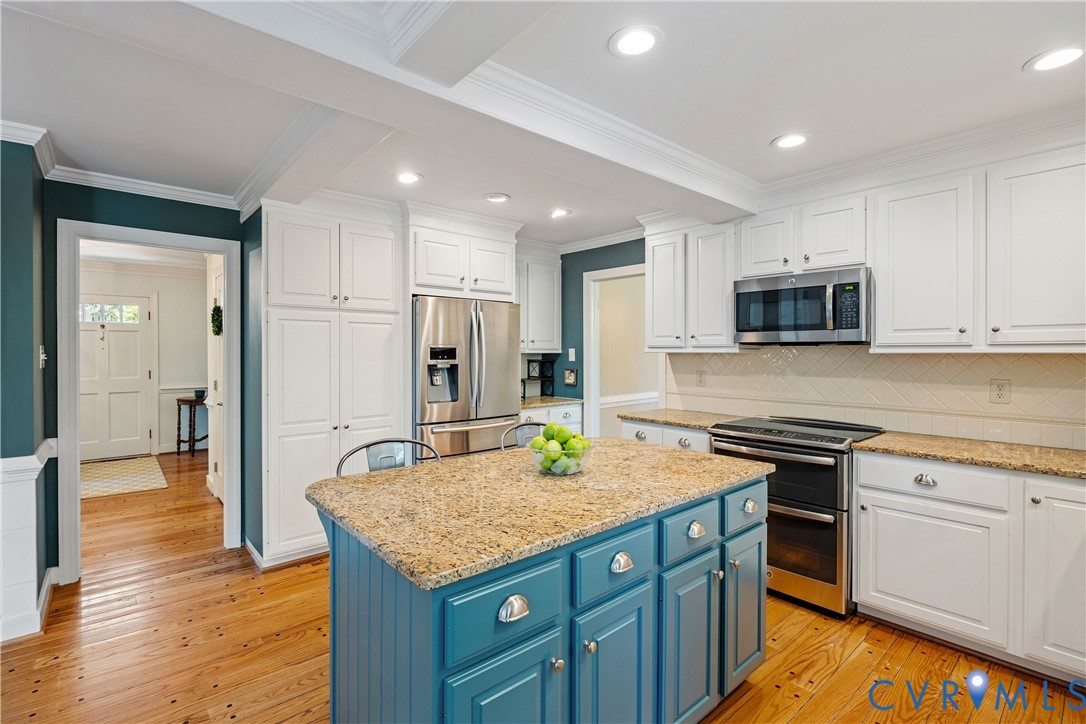 1911 Oakengate Lane Midlothian, VA 23113 - Photo 11 of 47 a kitchen with kitchen island granite countertop a stove and a sink