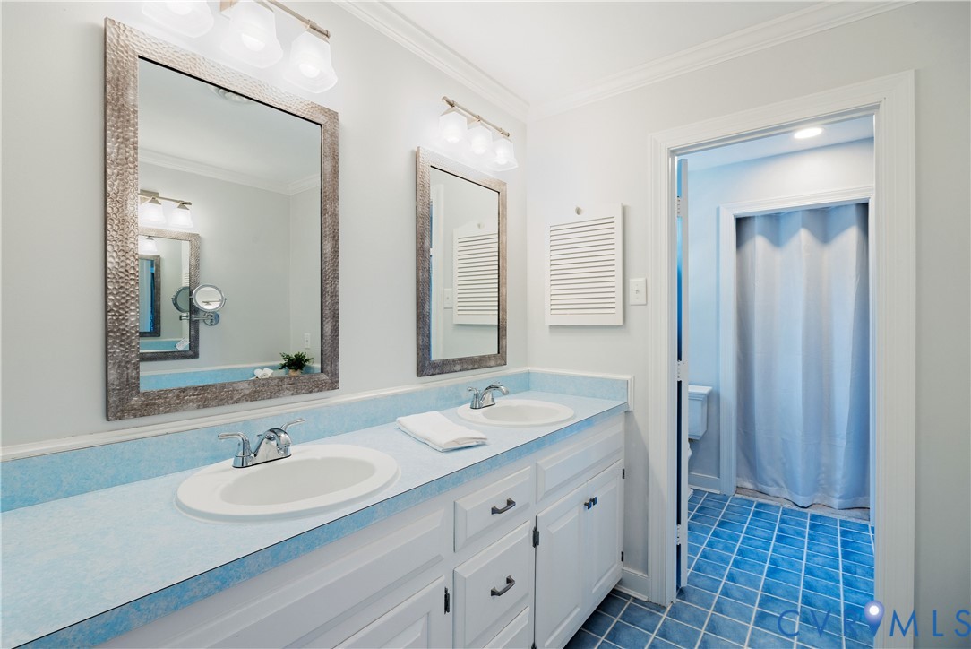 1911 Oakengate Lane Midlothian, VA 23113 - Photo 28 of 47 a bathroom with double vanity sinks and a mirror