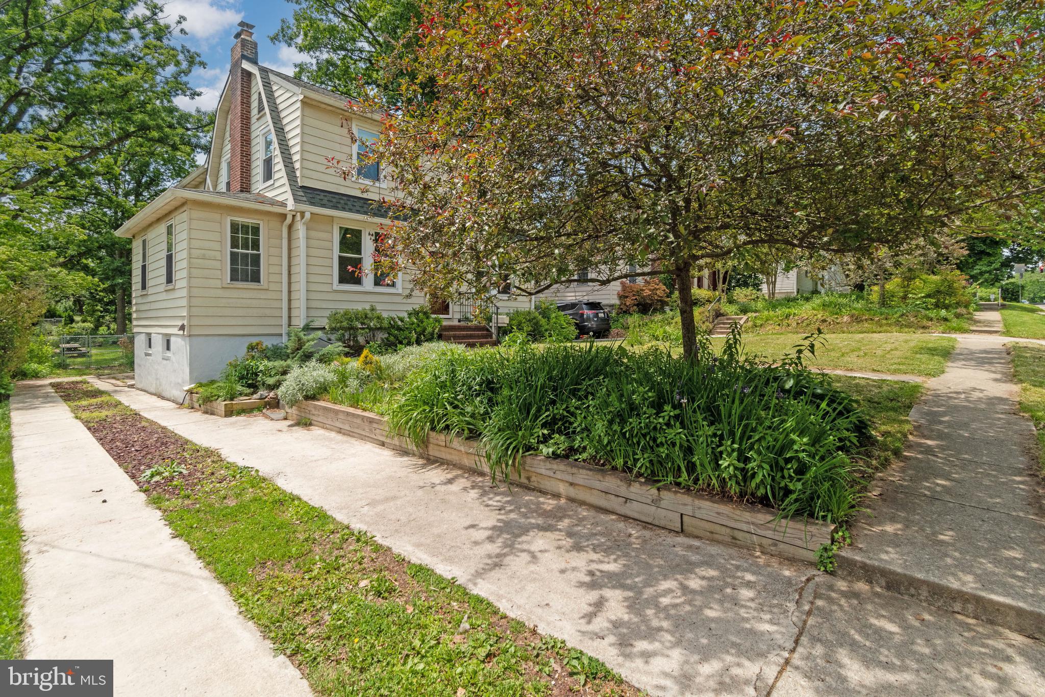 911 Regester Avenue Baltimore, MD 21239 - Photo 6 of 40 Long driveway