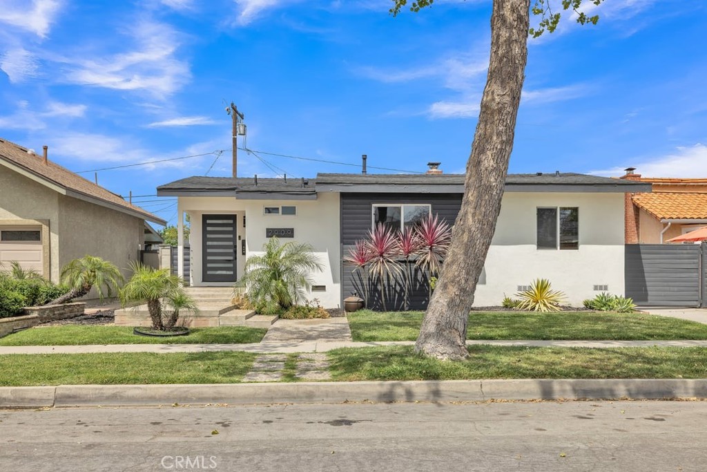 2909 Nipomo Avenue Long Beach, CA 90815 - Photo 2 of 41 a front view of a house with garden
