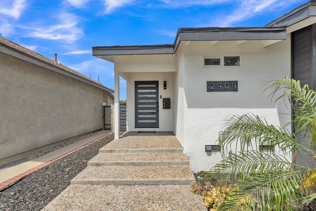 2909 Nipomo Avenue Long Beach, CA 90815 - Photo 6 of 41 a front view of a house