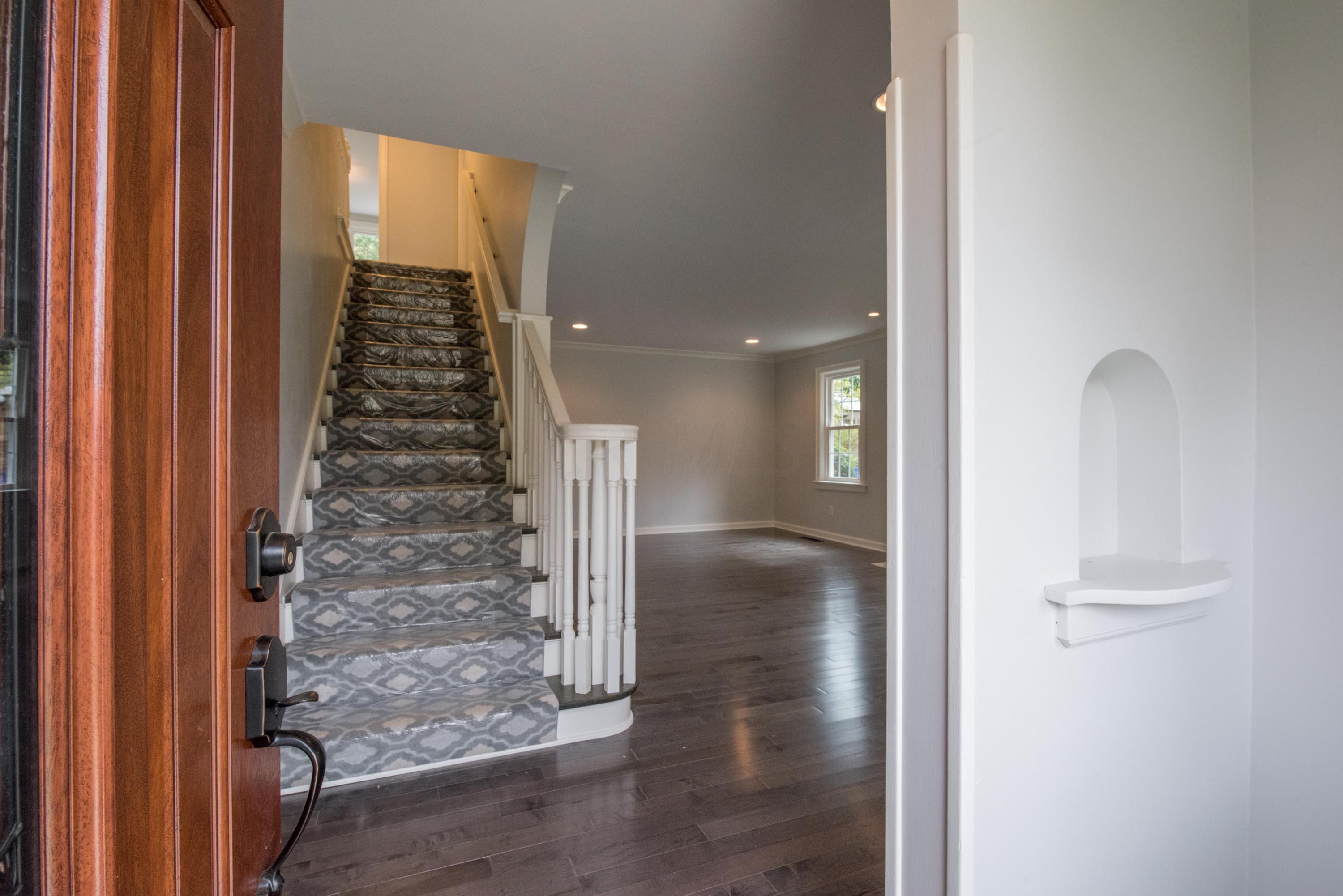 188 South Chesterfield Road Columbus, OH 43209 - Photo 5 of 61