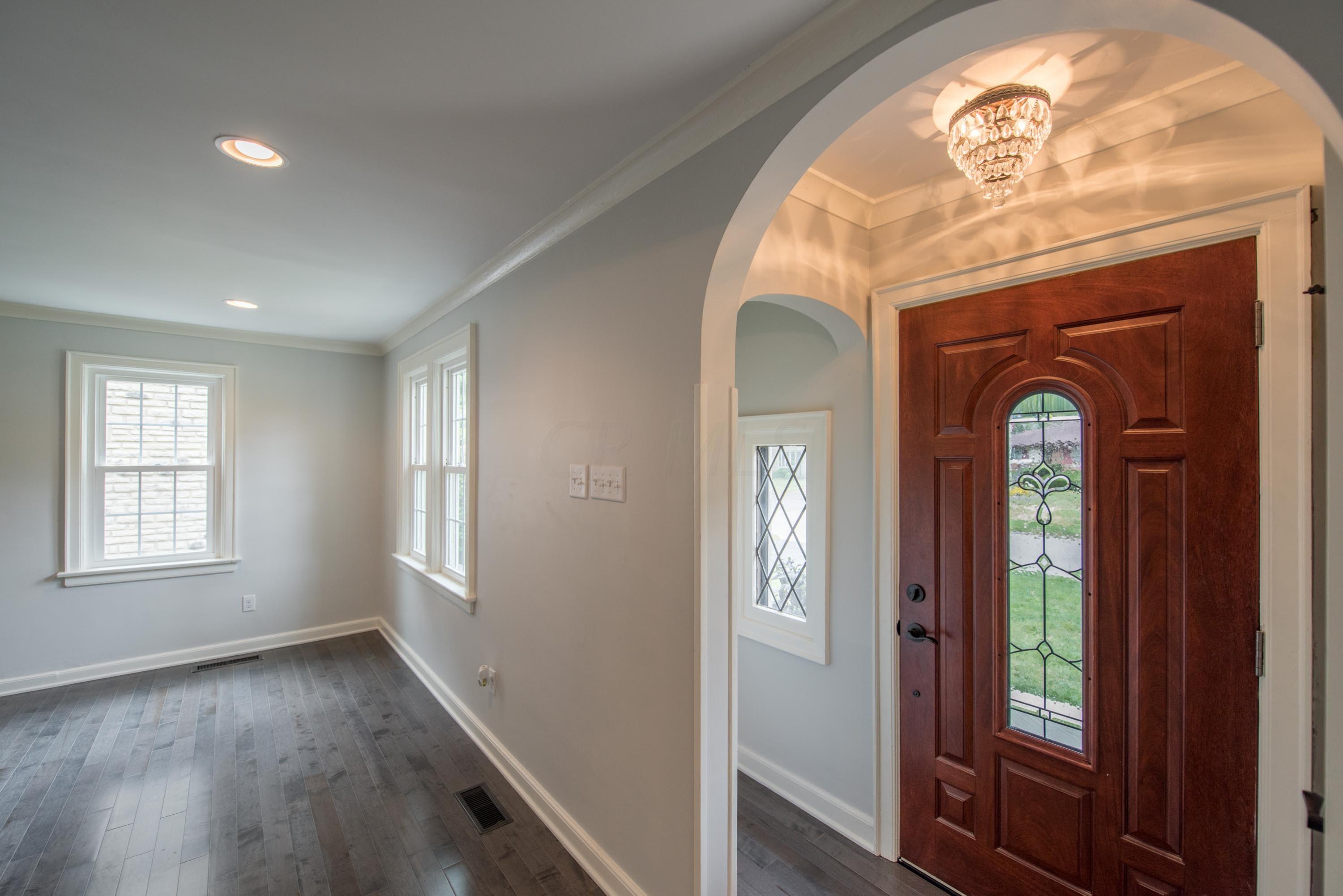 188 South Chesterfield Road Columbus, OH 43209 - Photo 6 of 61
