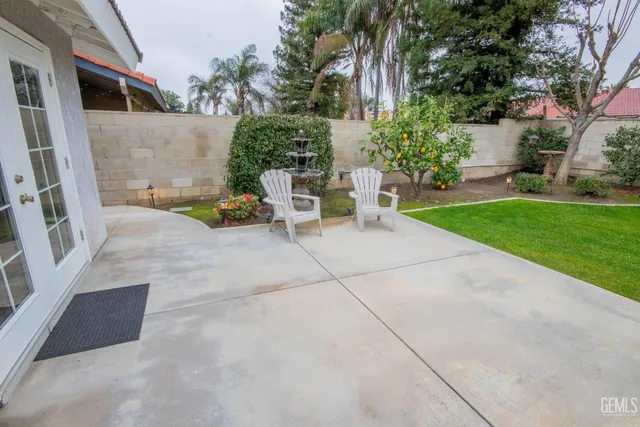 a view of backyard with outdoor seating and plants